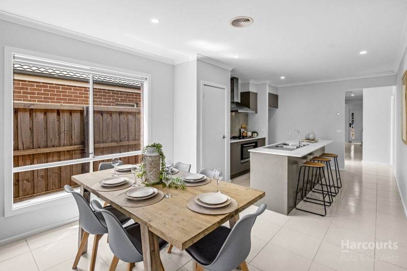 48 Royale Drive, Fraser Rise