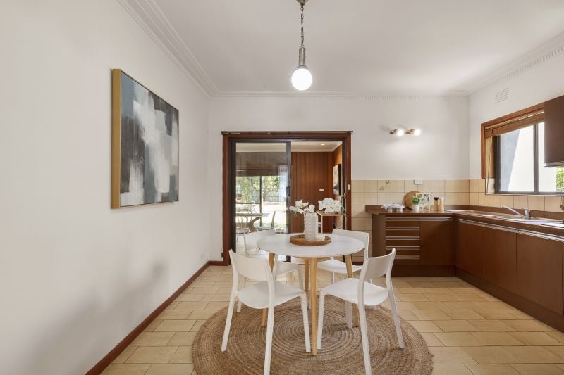 27 Broadhurst Avenue, Reservoir