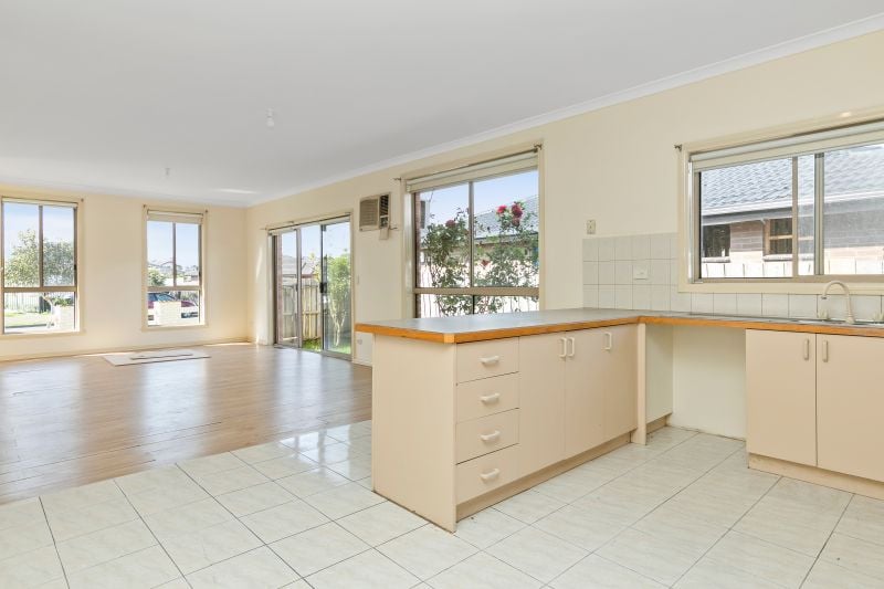 2/9 Dennis Street, Lalor