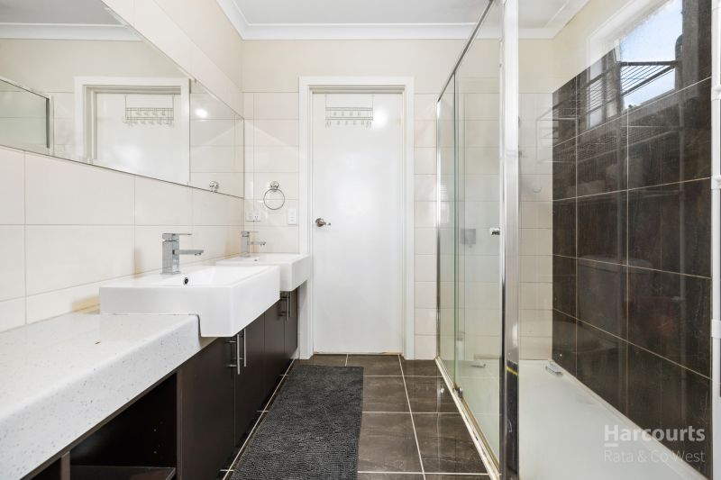 24 Maranoa Grove, Caroline Springs