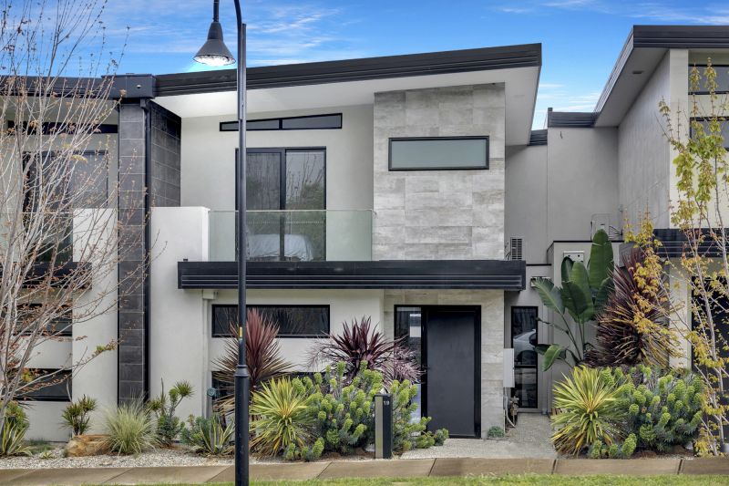 19 Bernese Way, South Morang
