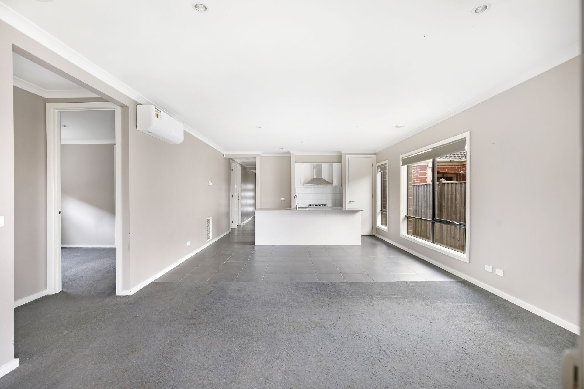 INVITING & MODERN 4 BEDROOM FAMILY HOME