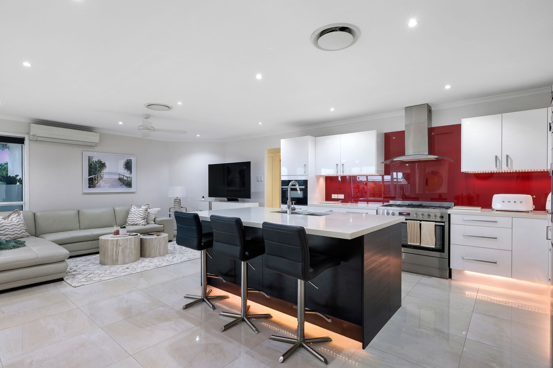 88 Burrendong Road, Coombabah QLD 4216, Coombabah - Thumbnail 4
