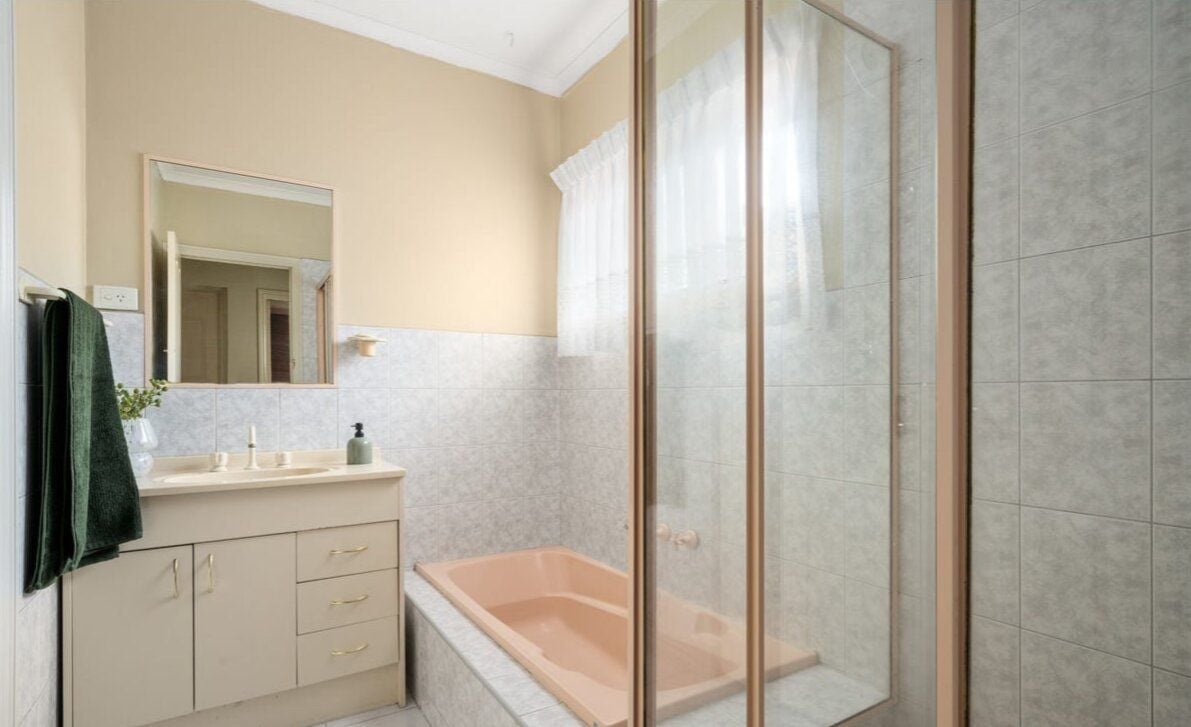 Comfortable Living in a Convenient Mill Park Location