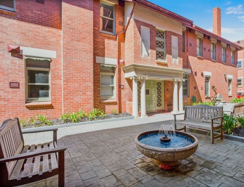 Spacious Layout with Renovated Kitchen – Prime Collingwood Location!