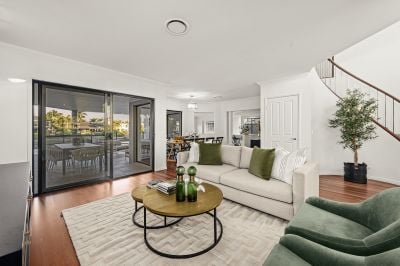 Waterfront Executive Residence in Gracemere Estate