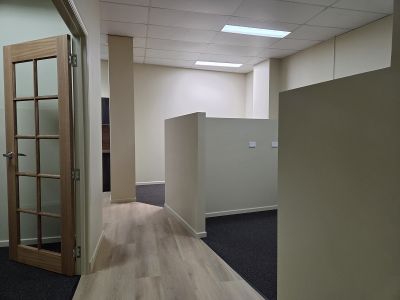TIDY FITTED OFFICE WITH CAR PARKING!