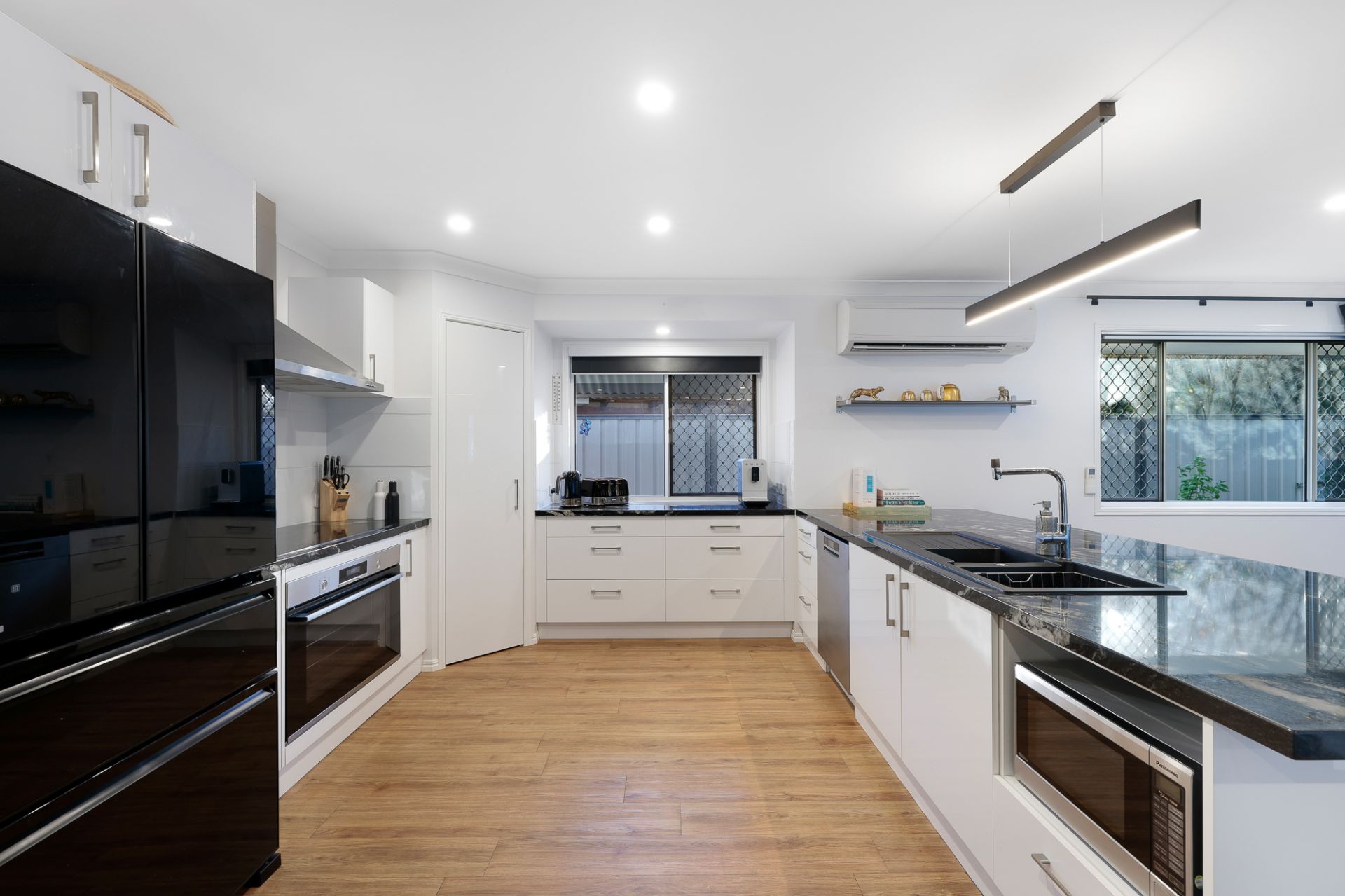 77 Burrendong Road, Coombabah QLD 4216, Coombabah - Thumbnail 5