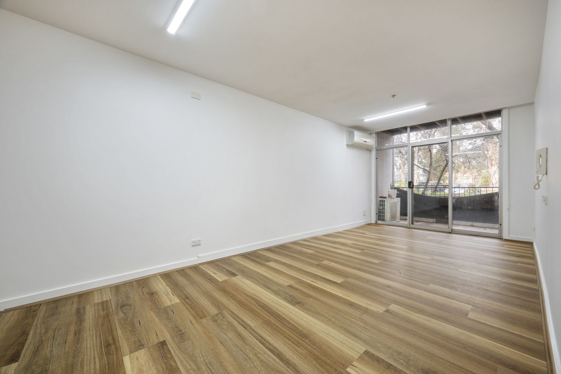 UPDATED APARTMENT IN THE MOUNT COOPER ESTATE