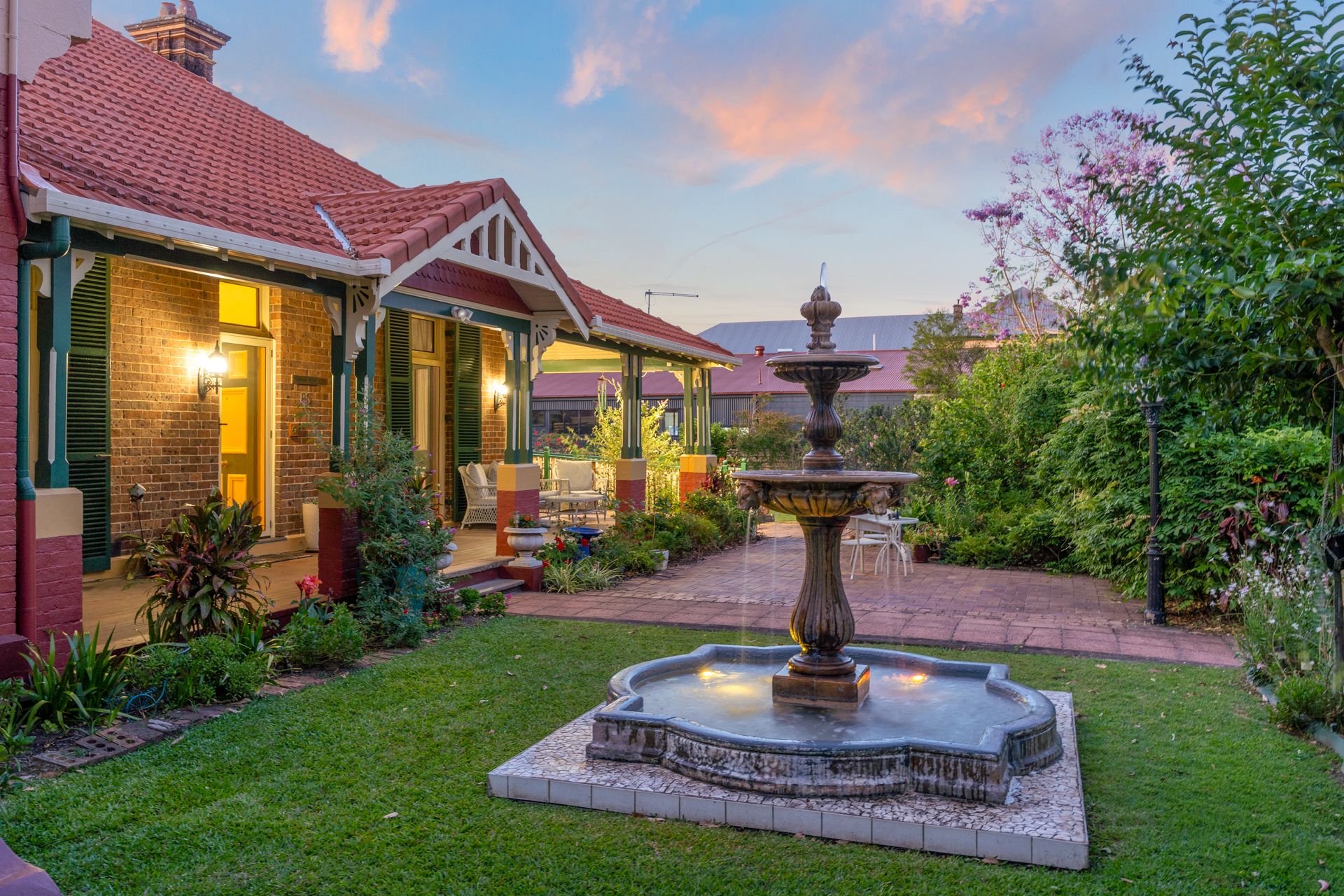 Price Guide $980,000 - $1,070,000, 000 - Thumbnail 3