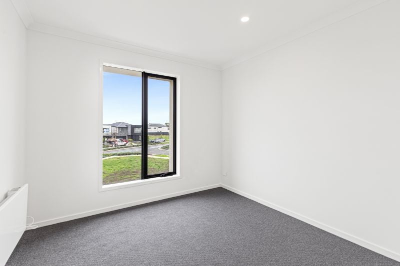 8 Earthshine Walk, Wollert