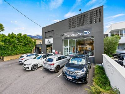 NEWSTEAD STYLE AT AN UNBEATBLE PRICE - ALL OFFERS CONSIDERED!