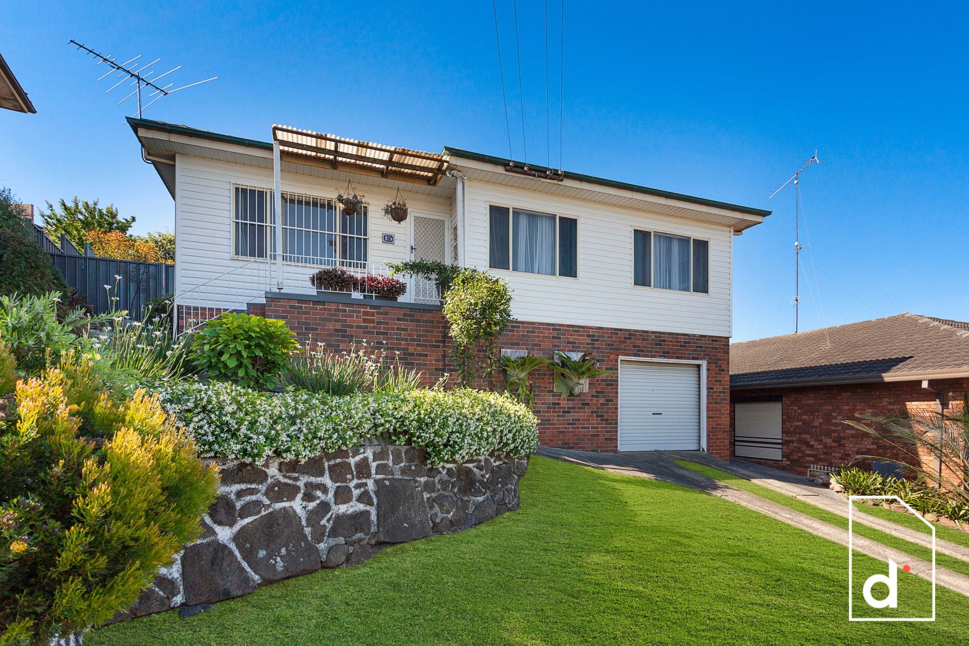 16 Karrabah Crescent, Lake Heights NSW