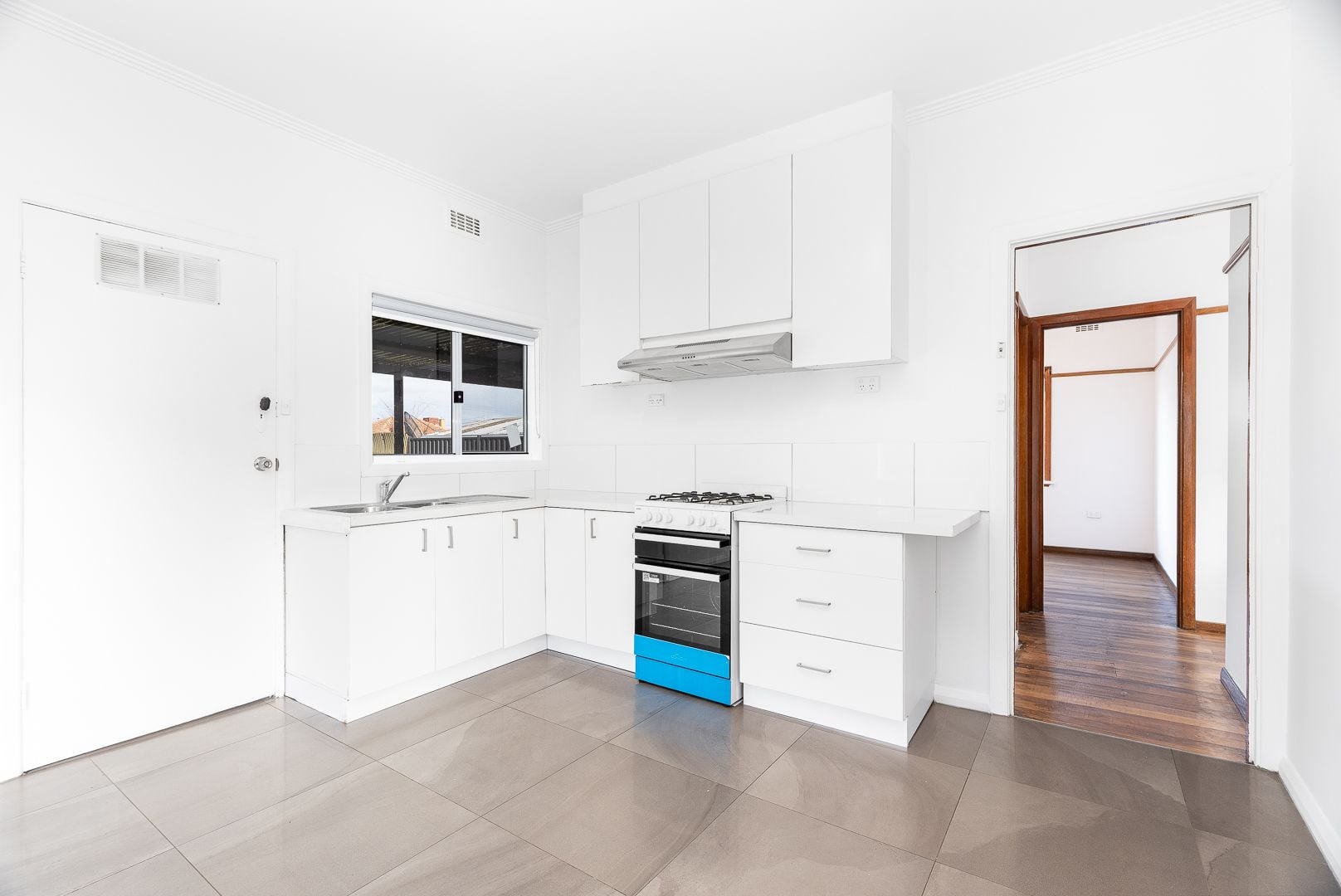 SPACIOUS 3-BEDROOM FAMILY HOME IN PRIME LOCATION