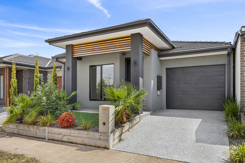 129 Maradona Boulevard, Deanside