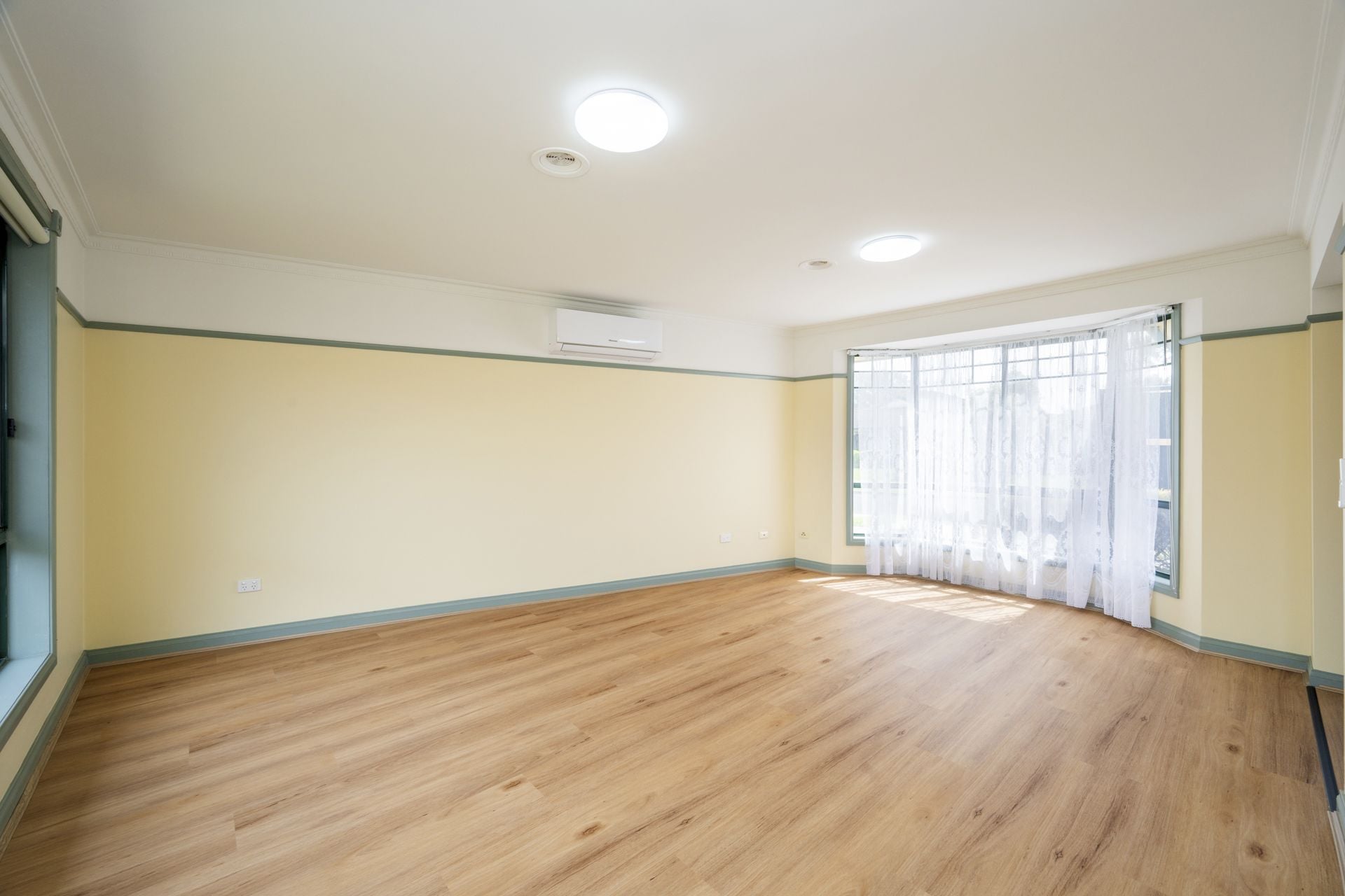 Fresh, Modern Living in a Convenient Location!