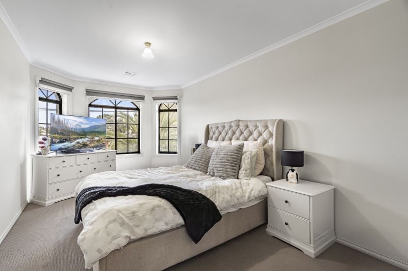 9 Benaroon Drive, Lalor