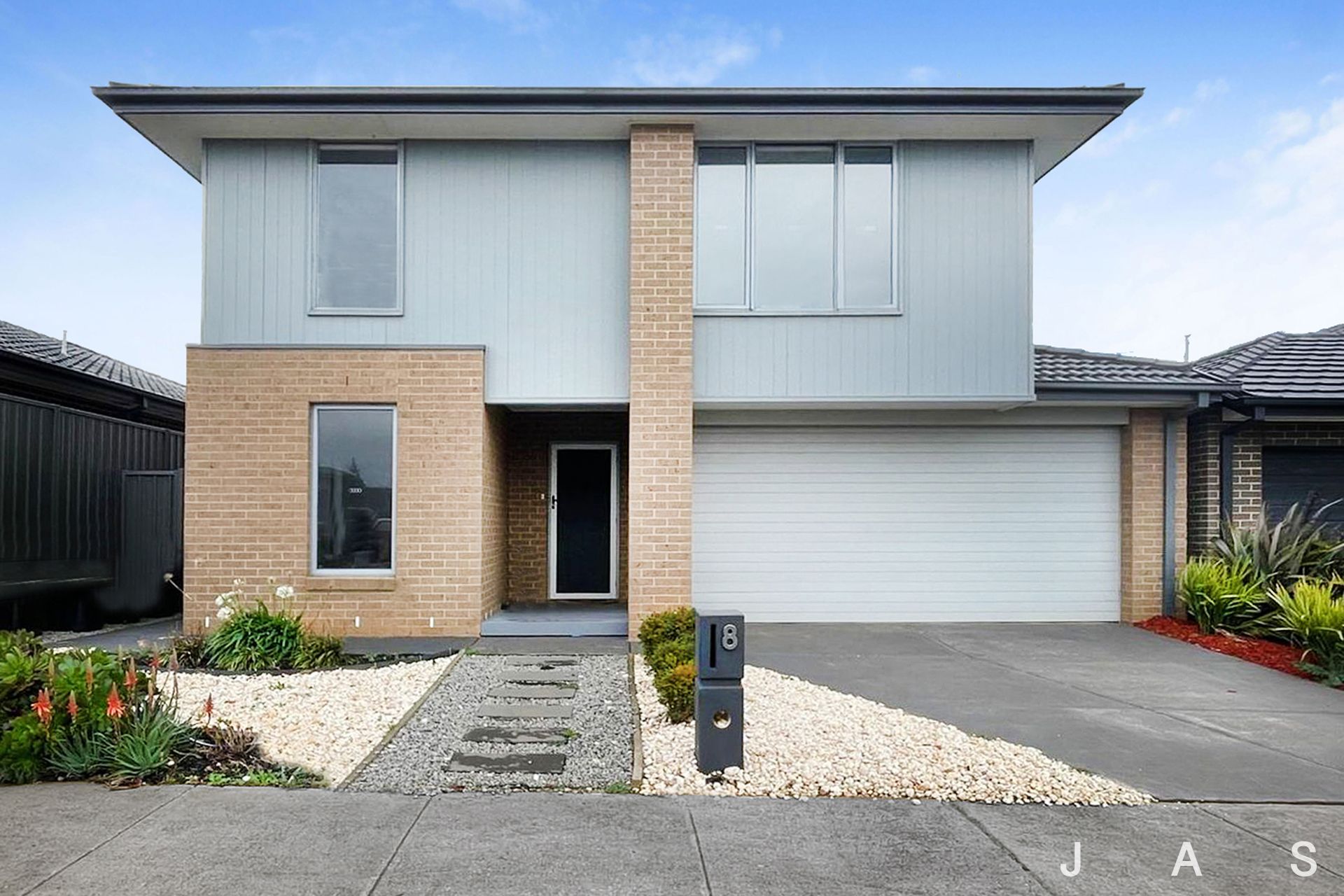 8 Dolomites Drive Truganina VIC, Truganina - Thumbnail 2