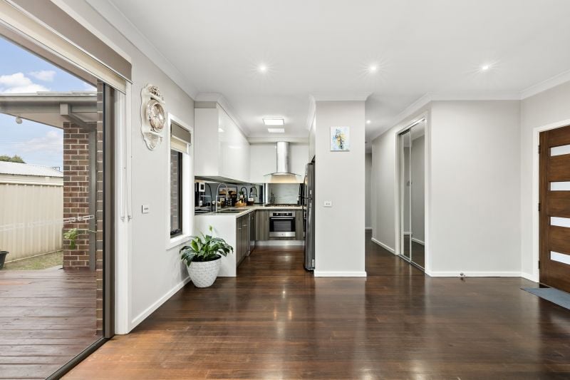 2/38 Waratah Street, Thomastown