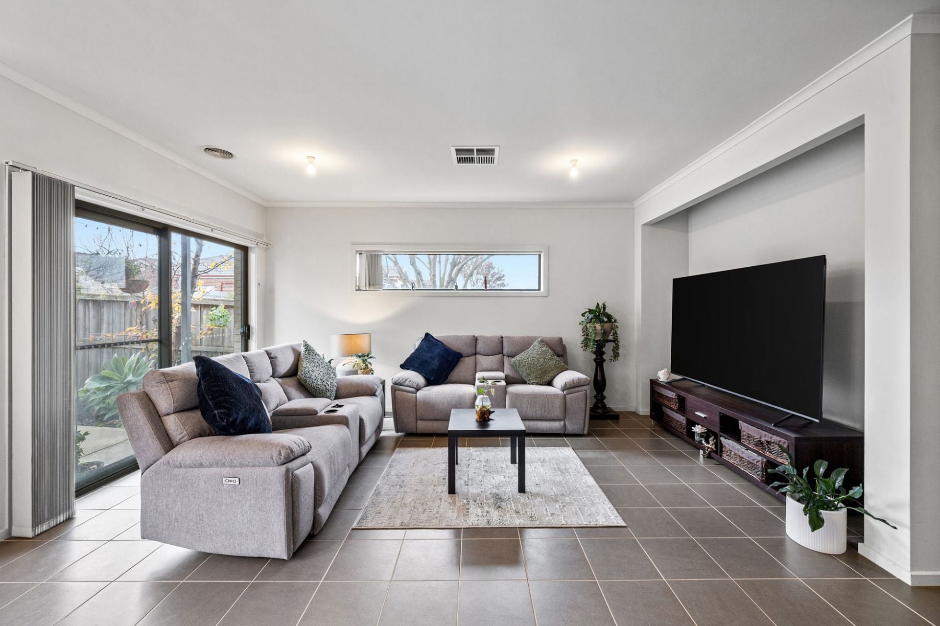 Cosy, Light-Filled Living in an Elevated Corner Position – Perfect First Home, Downsizer or Investment