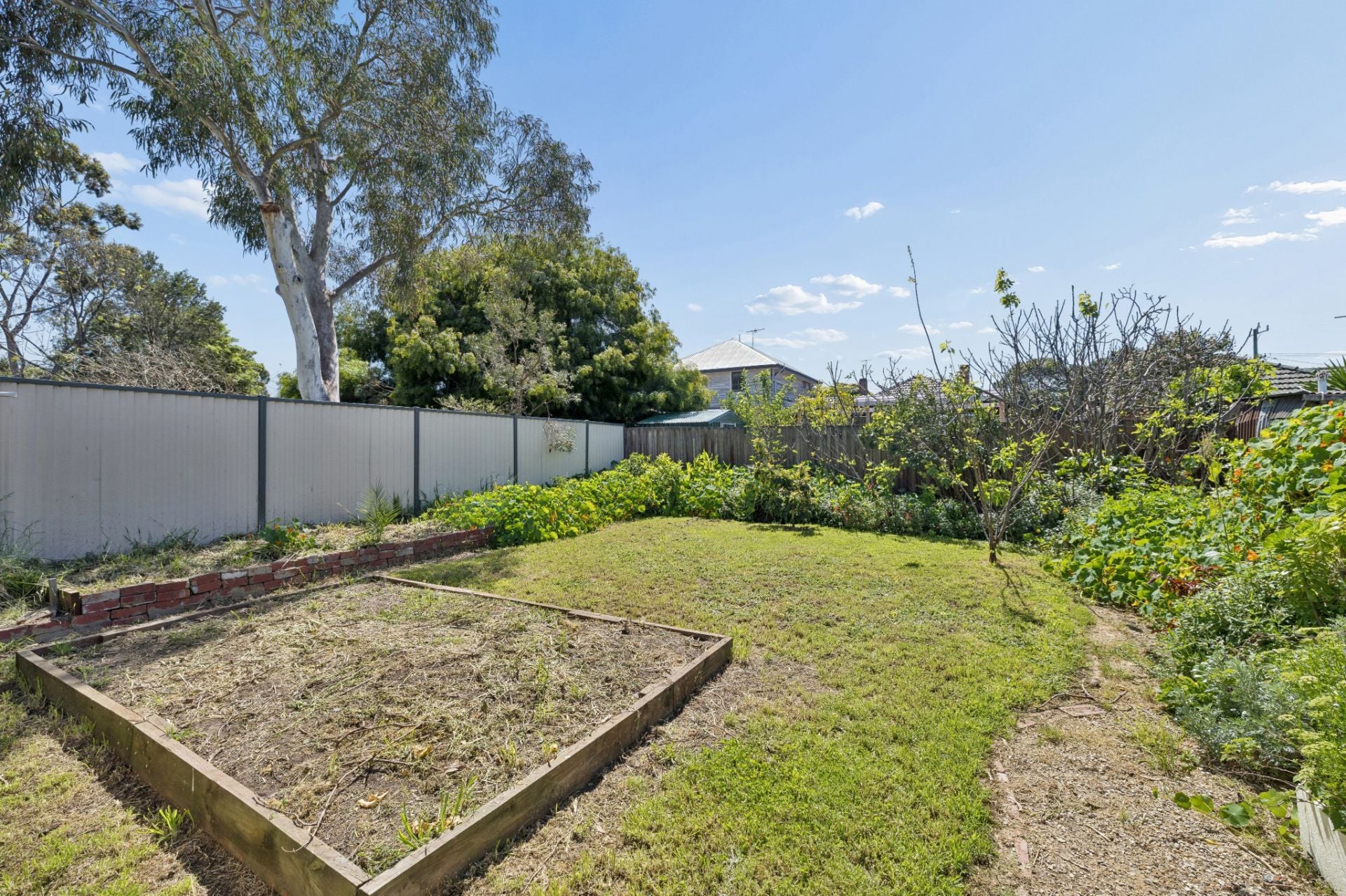 Classic Charm And Garden Space Near Regent Station