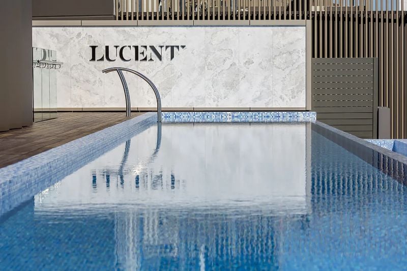 Stylish North Sydney Apartment with Study & Rooftop Pool Access