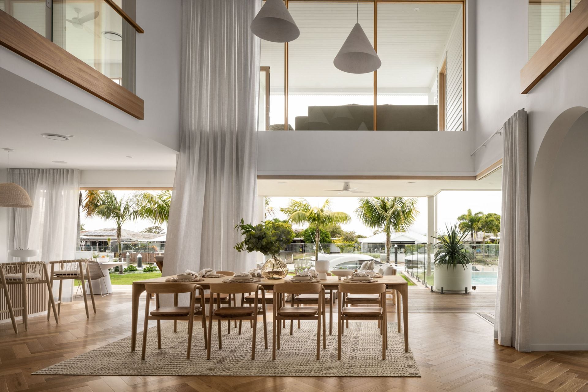 5 Paterson Place, Paradise Point - Thumbnail 3