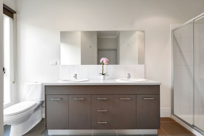 13 Jenolan Way, South Morang