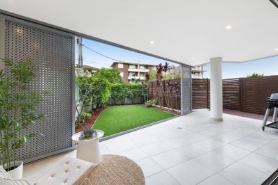 LUXURY COURTYARD APARTMENT