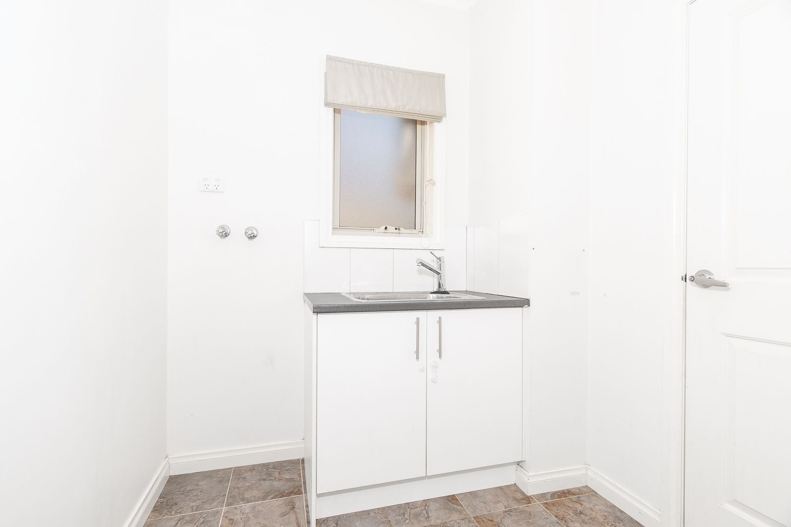 Stylish Two-Bedroom Townhouse in Convenient Reservoir Location
