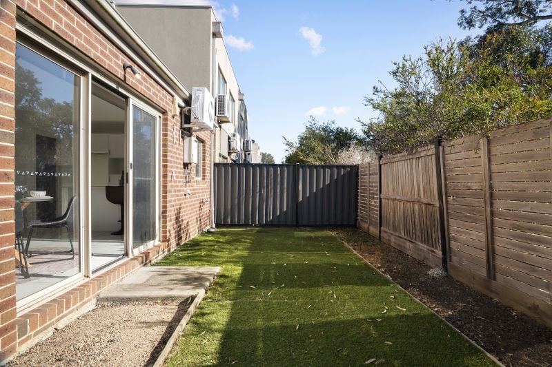 2/4 Ryrie Grove, Wollert