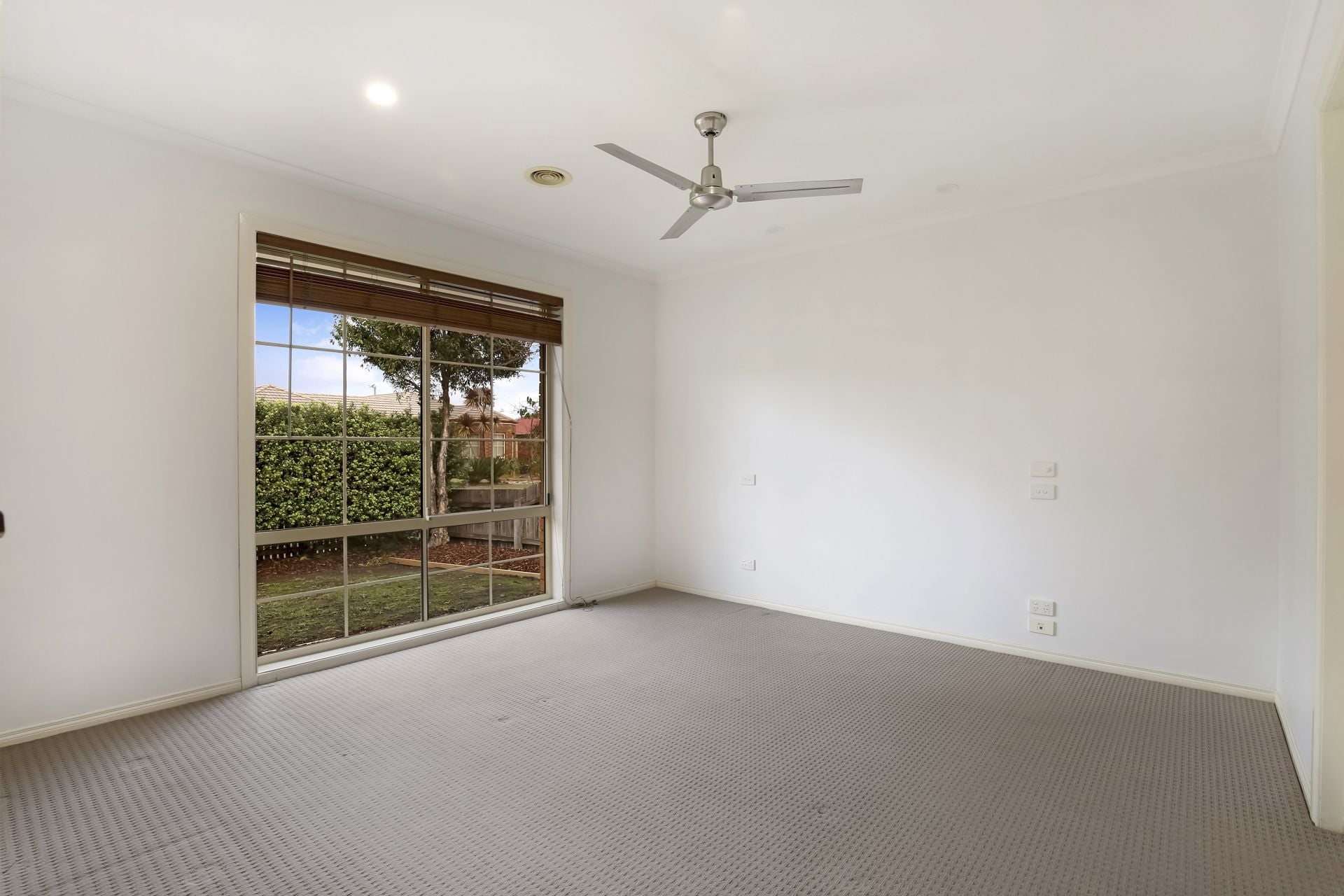 Easy Living in Mill Park Lakes!