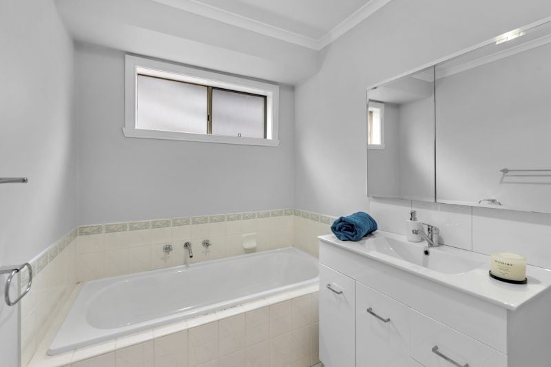 16 Middle Court, Thomastown