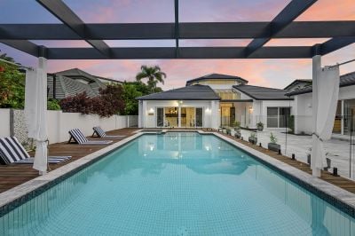 Irreplaceable, Iconic and Unique: Single Level Waterfront Showstopper