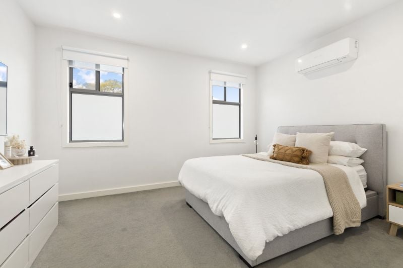 8A Burns Grove, Kingsbury