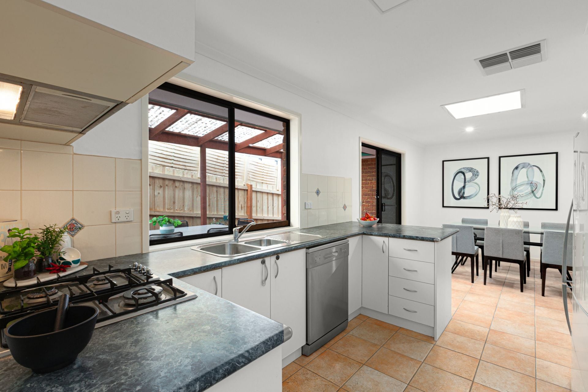 16 Inverloch Street, Sold, Sold - Thumbnail 4
