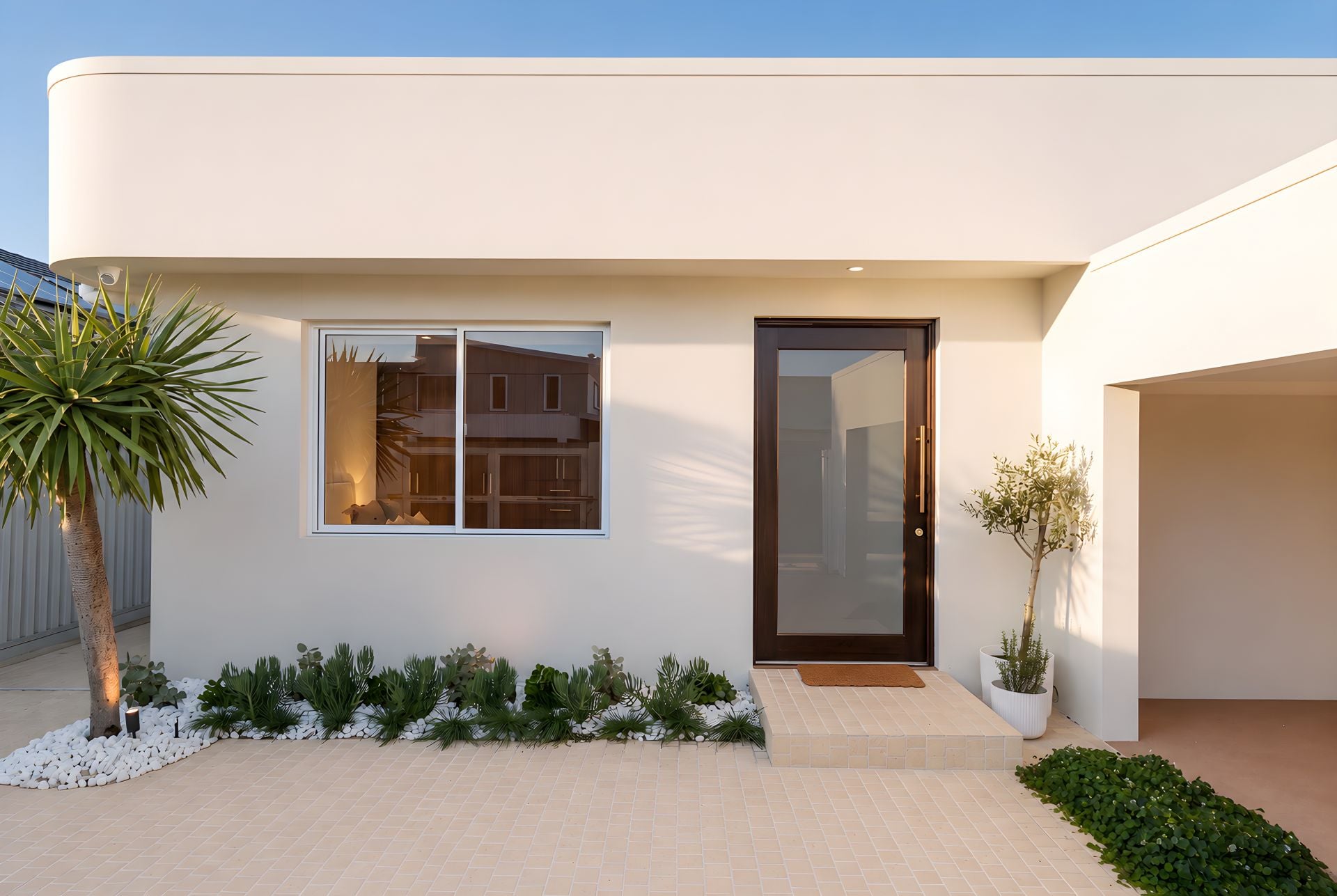 14 Verdichio Avenue, Mermaid Waters - Image 1