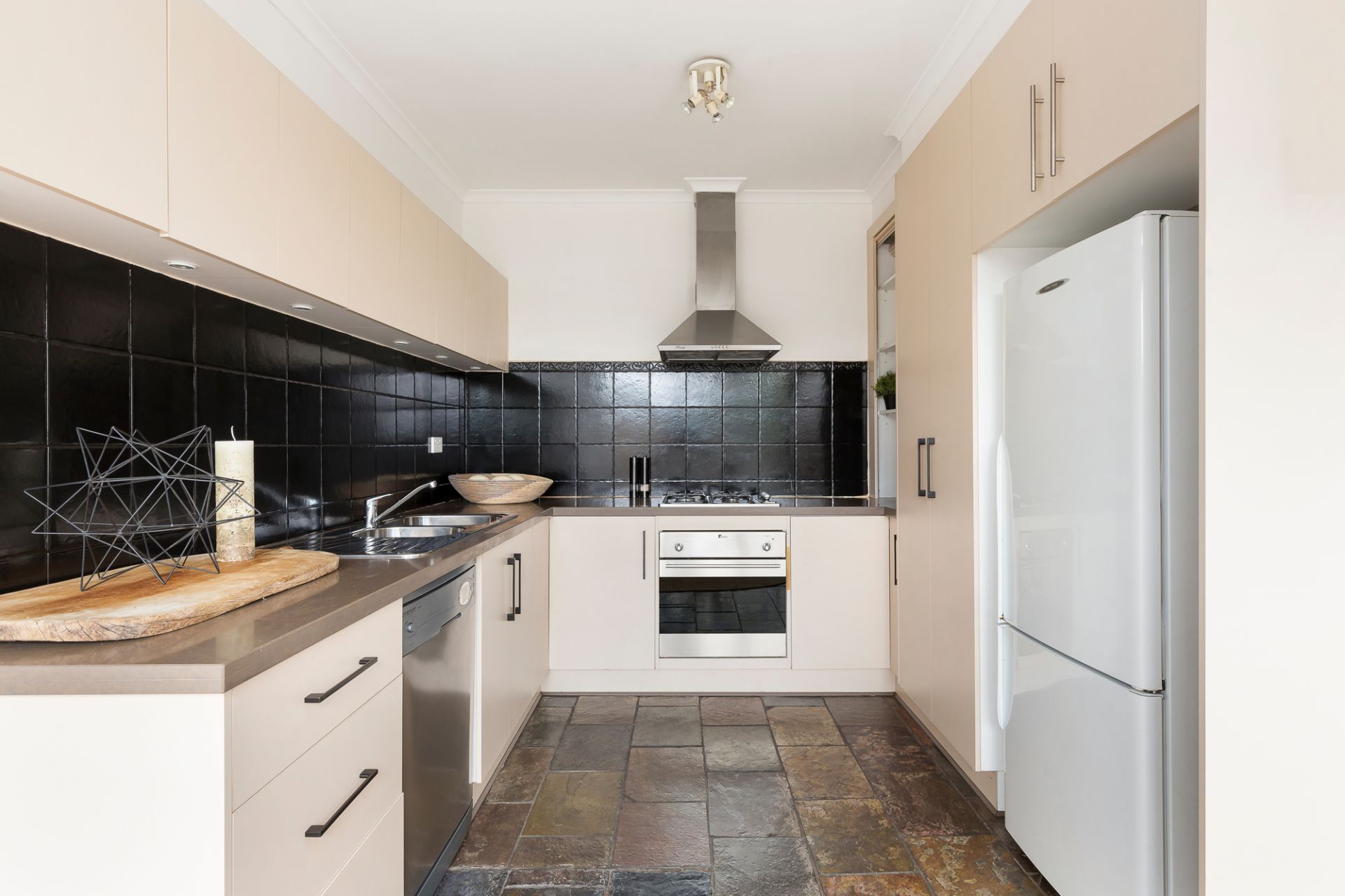 8/24 Holyrood  Street, Hampton, Hampton - Thumbnail 7