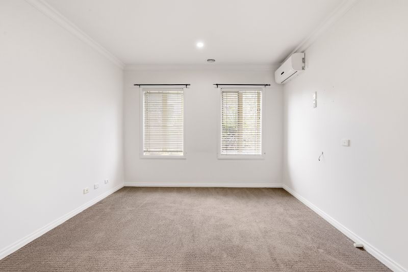 32 Lennon Boulevard, Point Cook