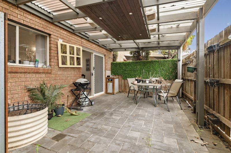 3/9-11 Oak Street, Whittlesea