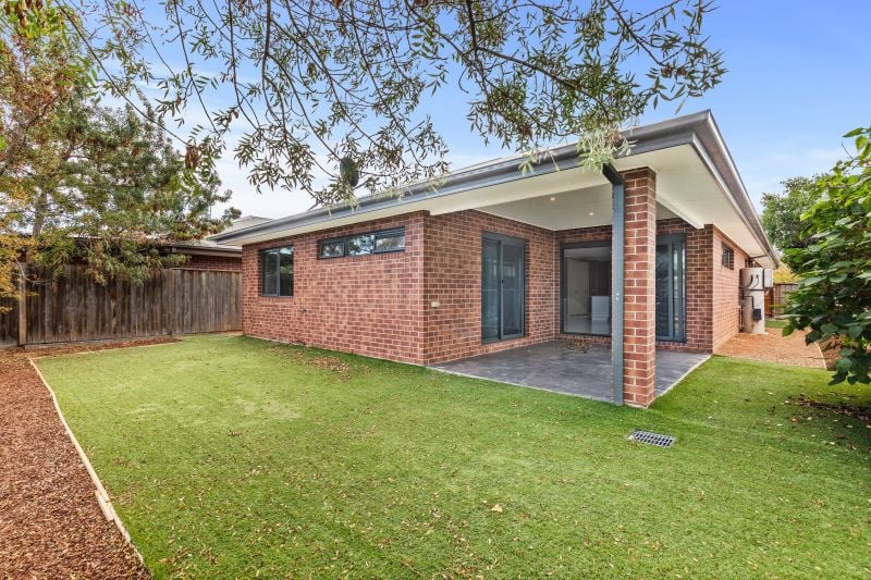12 Zaika Close, Lalor