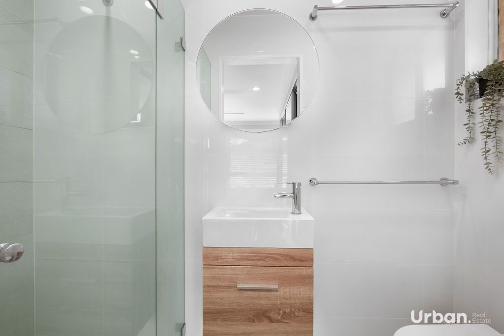 Mcgraths Hill 59 Andrew Thompson Drive