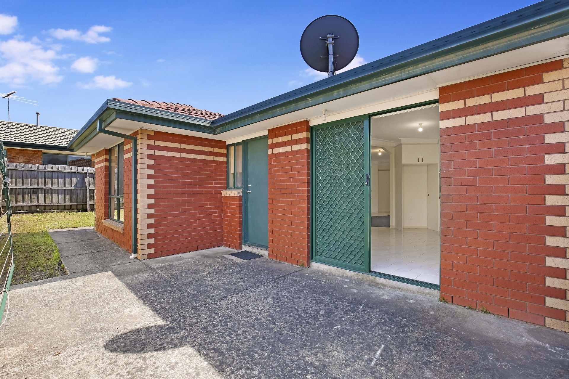 Low-Maintenance Unit in Great Location!