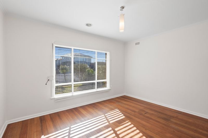 31 Dickens Street, Lalor