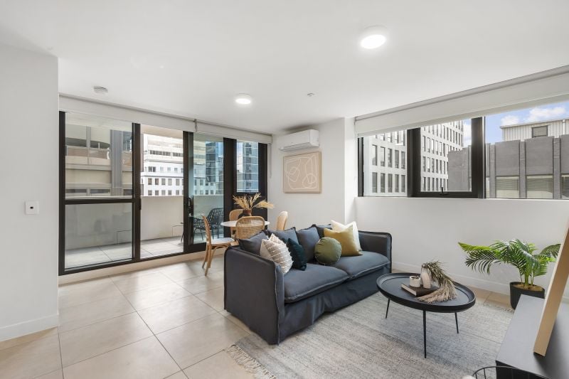 709/12 Queens Road, Melbourne