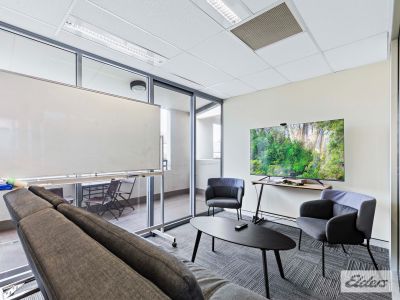OFFICE OPPORTUNITY OPPOSITE STORY BRIDGE HOTEL!