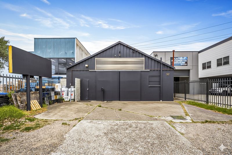 37 Carlingford Street, Regents Park, Park - Thumbnail 2