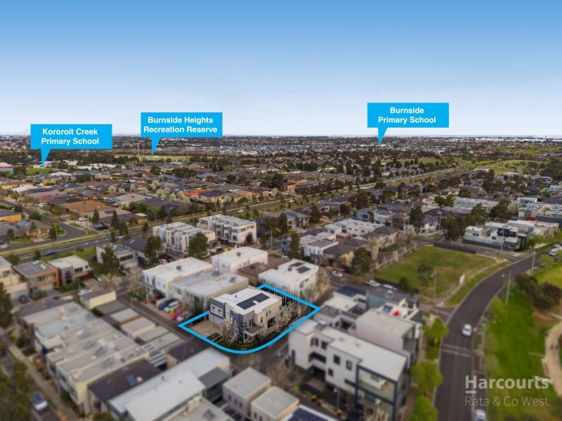 7 Waterview Walk, Caroline Springs