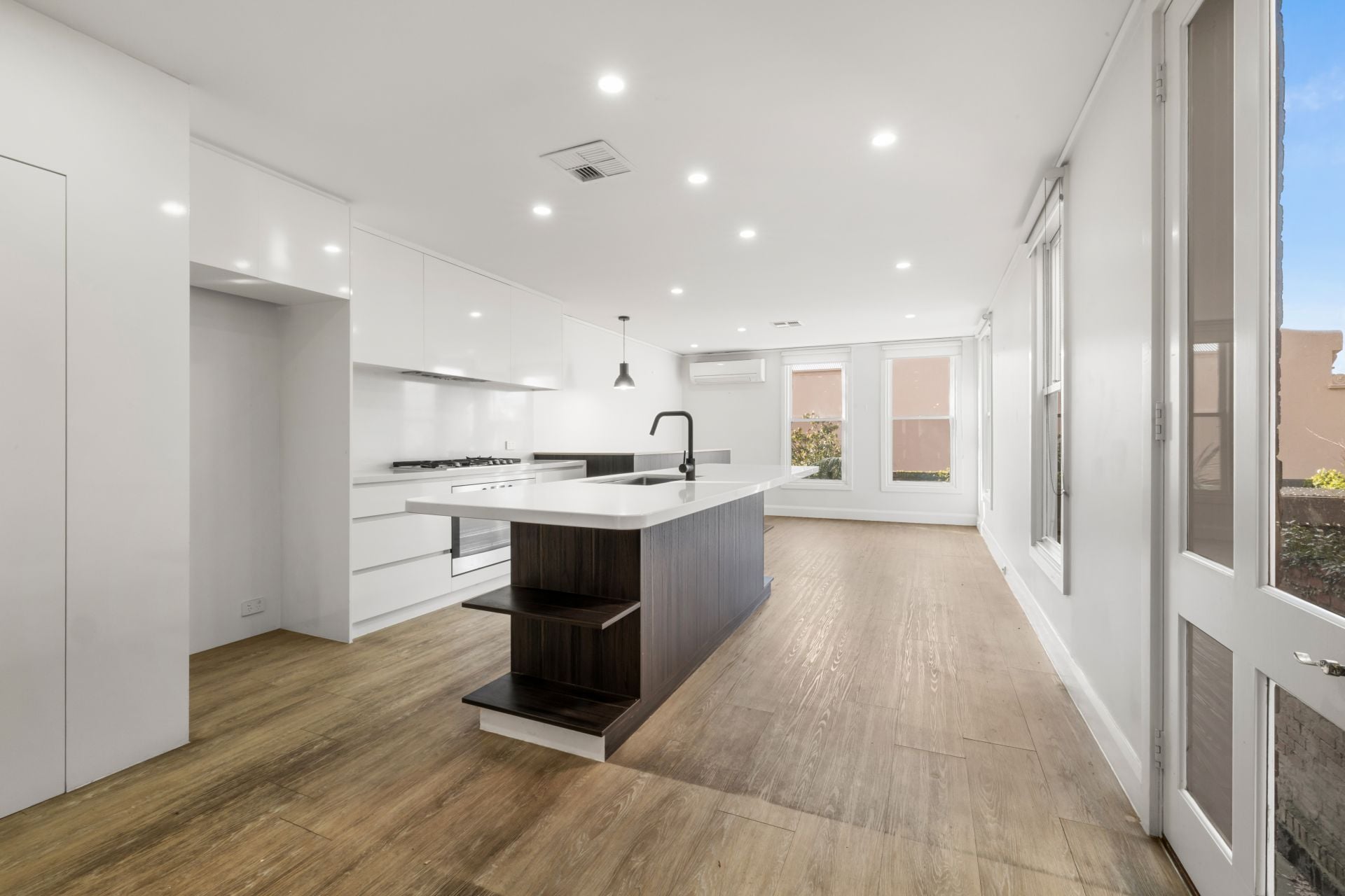 A Distinguished East Melbourne Residence of Enduring Elegance