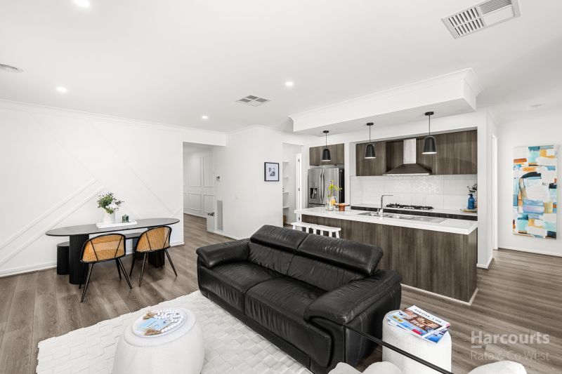 16 Dollarbird Drive, Deanside